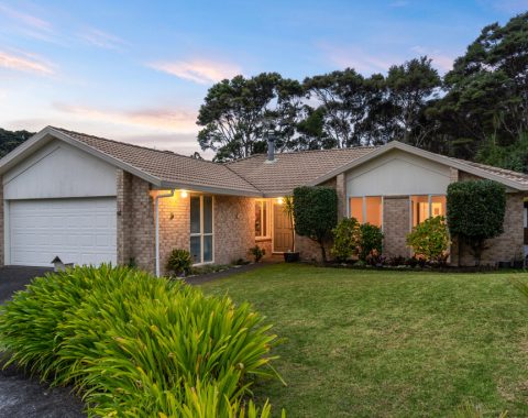 1024px.86898933__1712707942-35632-0126DaladysBush